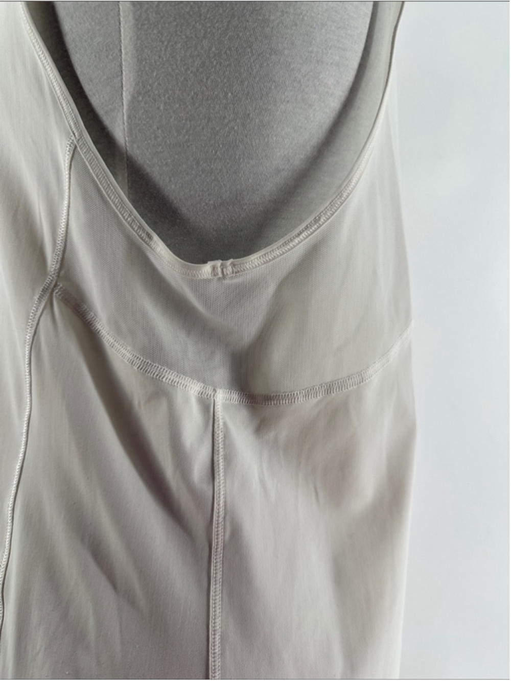 Lululemon Sculpt Tank II mesh panels flowy
White (First Release) sz sm - Picture 9 of 13